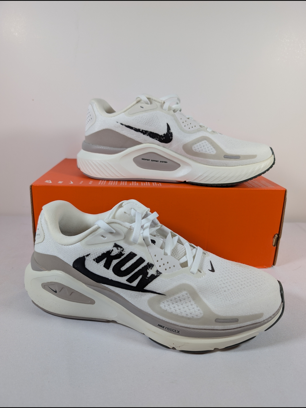 Nike Structure 26 RUN Unisex Men's 8 WMNS 9.5 White And Black BOX NO LID